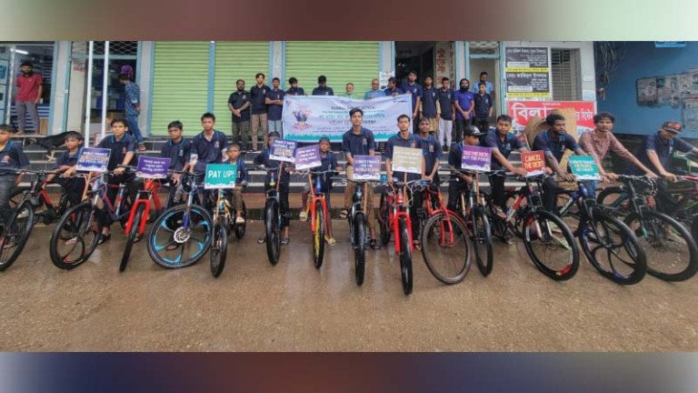 ঋণ বাতিল করে জলবায়ু অর্থায়নের দাবিতে কলাপাড়ায় মানববন্ধন ও  সাইকেল শোভাযাত্রা