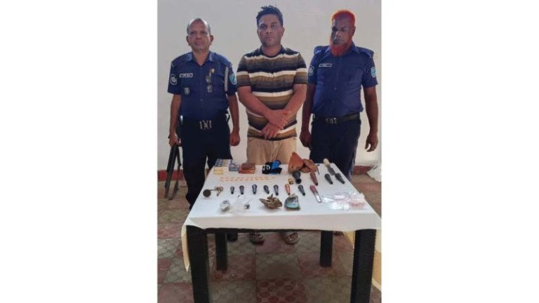 ফরিদপুরের শিষ্য মাদক ব্যবসায়ী পাভেল গ্রেফতার