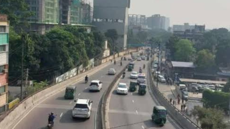 সড়কে ব্যক্তিগত গাড়ি কম, সতর্ক অবস্থানে আইনশৃঙ্খলা বাহিনী