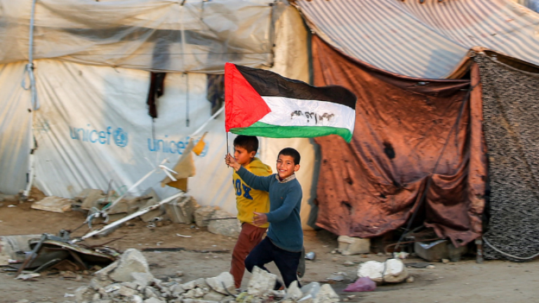 গাজা পুনর্গঠনে ট্রাম্পের ‘শান্তি পর্ষদে’ ১ বিলিয়ন ডলার অনুদান দিচ্ছে কাতার