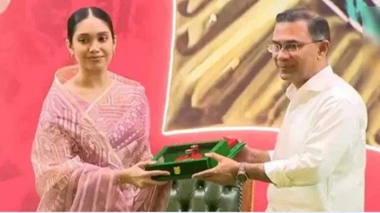 খালেদা জিয়ার পক্ষে স্বাধীনতা পুরস্কার গ্রহণ করলেন নাতনি জাইমা রহমান