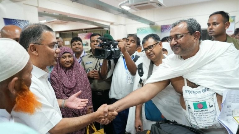 আগামী বছর হজের খরচ আরও কমানোর আশ্বাস প্রধানমন্ত্রীর