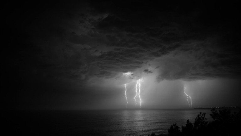 দেশের ছয় জেলায় বজ্রপাতে নিহত ১২