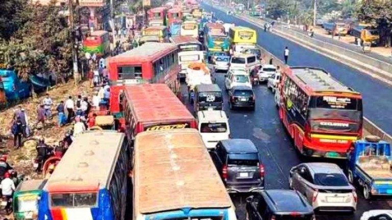 জ্বালানি তেলের দাম বৃদ্ধিতে বাসভাড়া কিলোমিটারে বাড়ল ১১ পয়সা