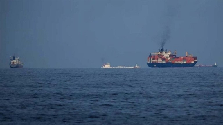 হরমুজ প্রণালিতে জাহাজ থেকে প্রথমবার টোল আদায় শুরু করল ইরান