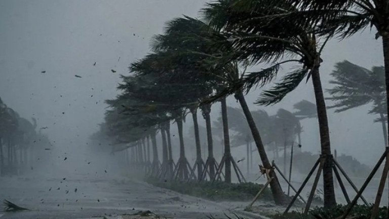 ১৭ অঞ্চলে ঝড়ো হাওয়ার সতর্কতা, নদীবন্দরে ১ নম্বর সংকেত