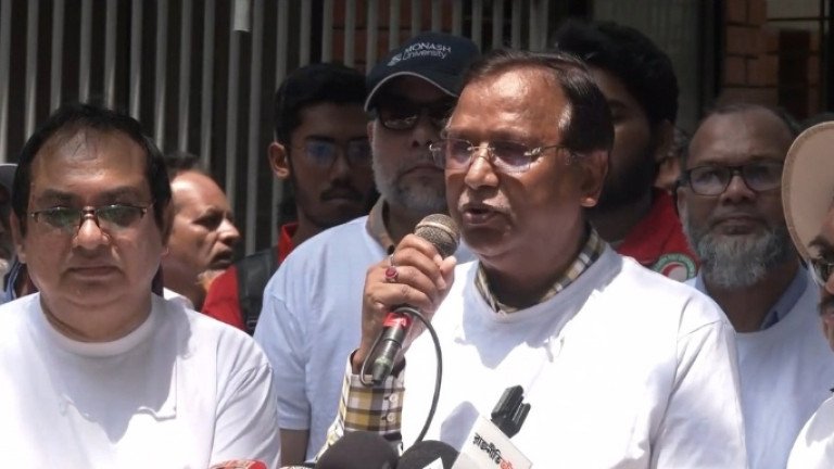 ডিজিটাল কার্ড ছাড়া হকারদের বসতে দেওয়া হবে না: ডিএসসিসি প্রশাসক