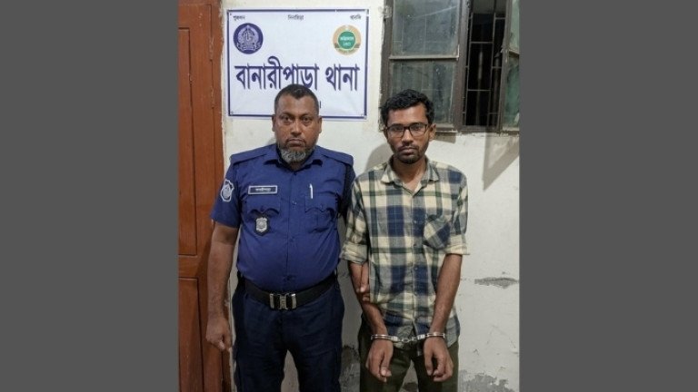 বানারীপাড়ায় কলেজছাত্রীর নগ্ন ছবি ফেসবুকে ছড়িয়ে ব্ল্যাকমেইল: গ্রেফতার মাহমুদ হাসান