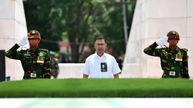 জিয়াউর রহমানের ৪৫তম শাহাদাতবার্ষিকীতে সমাধিতে প্রধানমন্ত্রী তারেক রহমানের শ্রদ্ধা