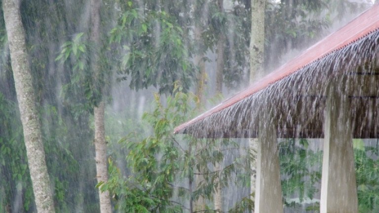 চার অঞ্চলে দুপুরের মধ্যে ৬০ কিমি বেগে ঝড়ের পূর্বাভাস, ১ নম্বর সতর্ক সংকেত