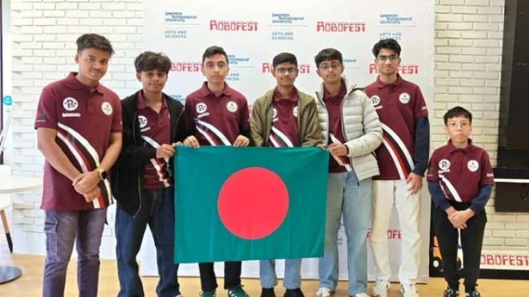 রোবোফেস্ট ২০২৬-এ তরুণ রোবটিক্স দলের তৃতীয় স্থান অর্জন