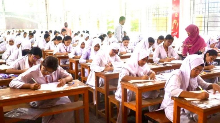 প্রথম দিনেই অনুপস্থিত প্রায় ২৫ হাজার শিক্ষার্থী, সিলেবাস নিয়ে অভিভাবকদের ক্ষোভ