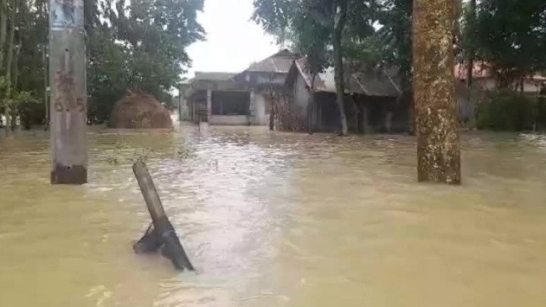 বন্যা ও ভারী বর্ষণে বিপর্যস্ত চট্টগ্রাম: স্থগিত এইচএসসি পরীক্ষা