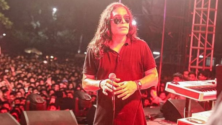 কনসার্টে হাসানকে বোতল নিক্ষেপ, ‘ক্ষমাসুন্দর দৃষ্টিতে দেখতে চাই’