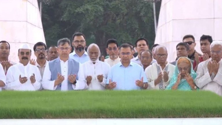 বিএনপির ৪৮তম প্রতিষ্ঠাবার্ষিকী: জিয়া-খালেদার সমাধিতে তারেক রহমানের শ্রদ্ধা