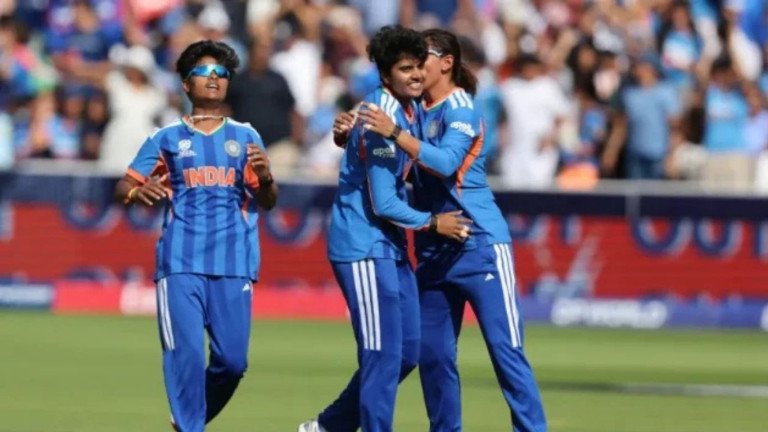 পাকিস্তানকে ৭ উইকেটে উড়িয়ে জয়ের ধারা ধরে রাখল ভারত
