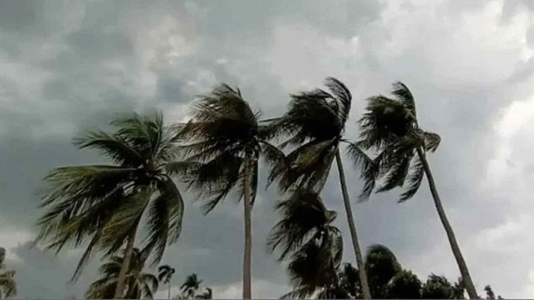 ৪ জেলায় সন্ধ্যার মধ্যে ৬০ কিমি বেগে ঝড়ের আশঙ্কা