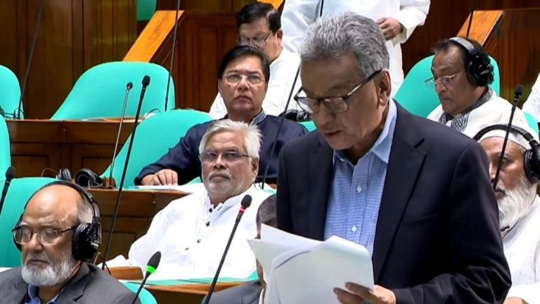 বিগত ১৫ বছরের ঋণের বোঝা ও ১,৩০০ প্রকল্পের দায় বহন করছে সরকার: অর্থমন্ত্রী